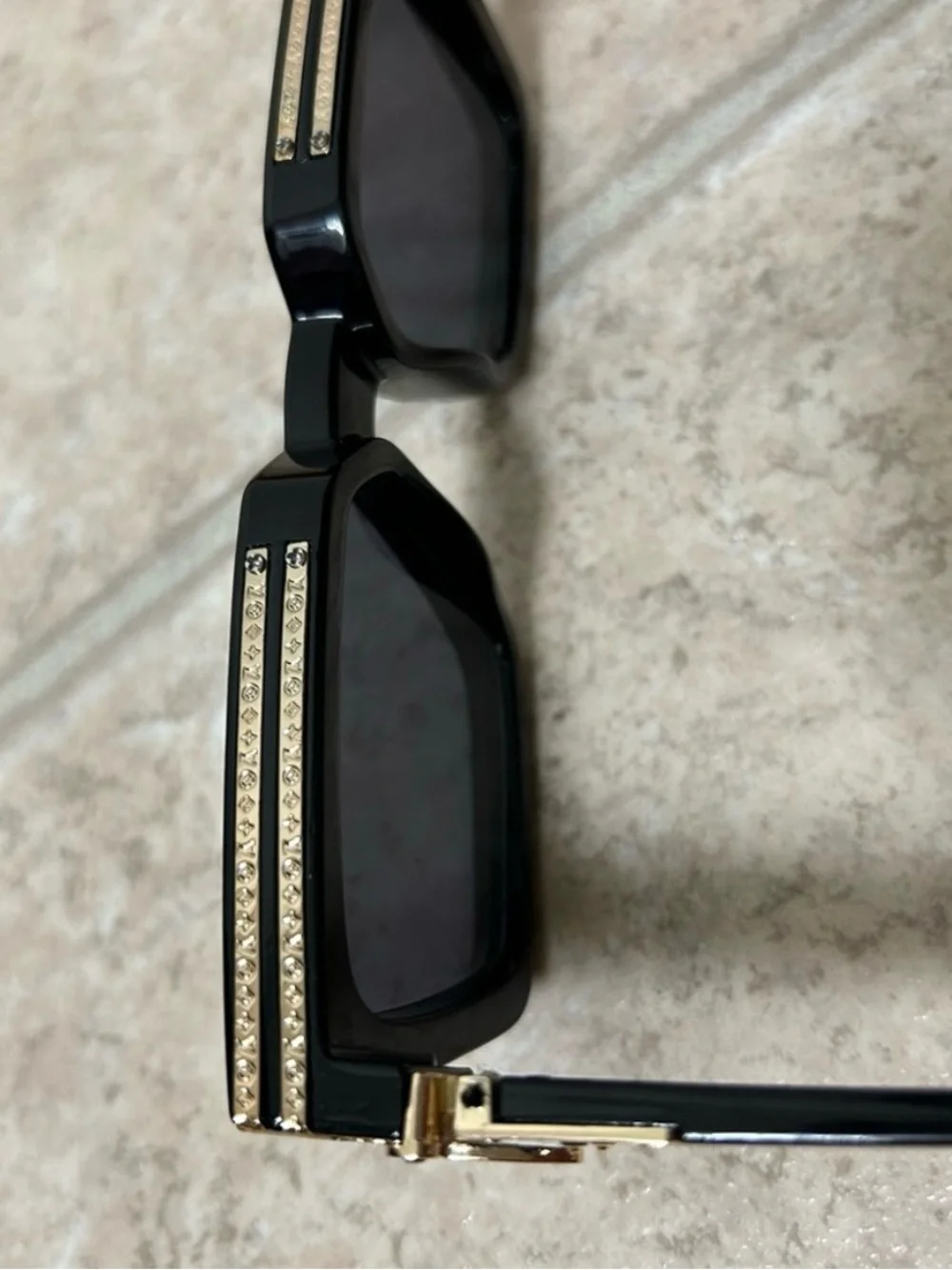 Louis Vuitton Black Sunglasses with Gold Detail
Millionaire - Picture 6 of 8